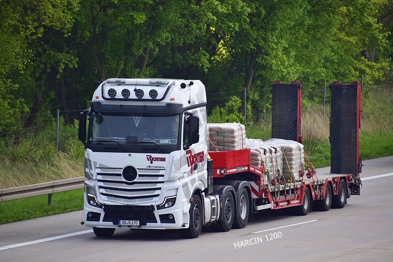 _DSC4605 RICHTER-crop-Mercedes-Benz ActrosL.JPG