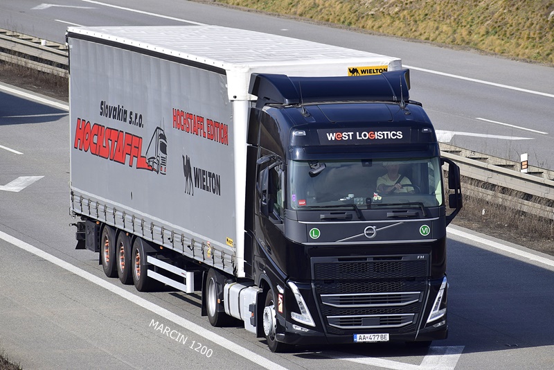 _DSC2457 WEST LOGISTICS-crop-VOLVO FHV-WIELTON.JPG
