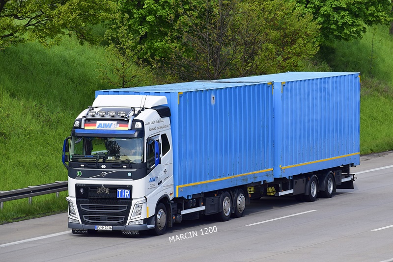 _DSC7015 AIW-crop-volvo fh iv.JPG