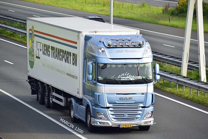 _DSC3408 LENS TRANSPORT-crop-DAF XF 106.JPG