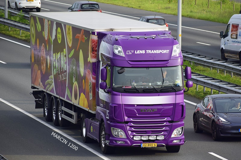 _DSC3409 LENS TRANSPORT-crop-DAF XF 106 II.JPG