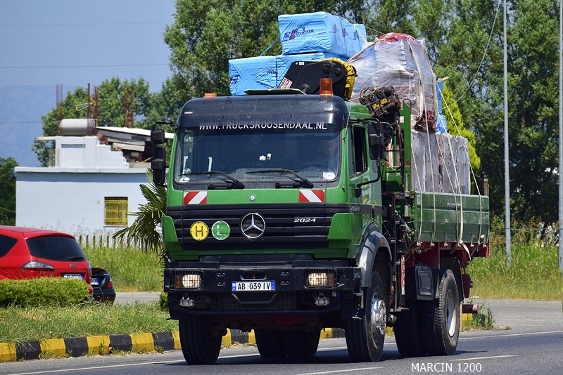 _DSC5360-crop-MB SK.JPG