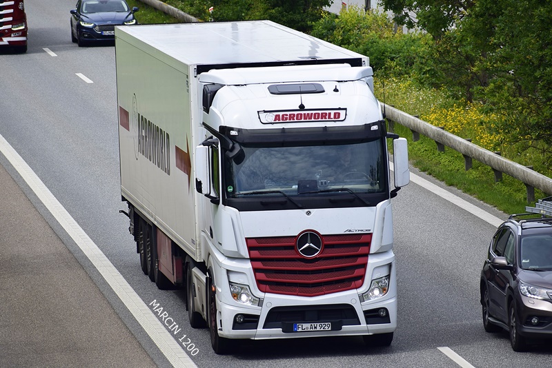 _DSC4638 AGROWORLD-crop-ACTROS MPV.JPG