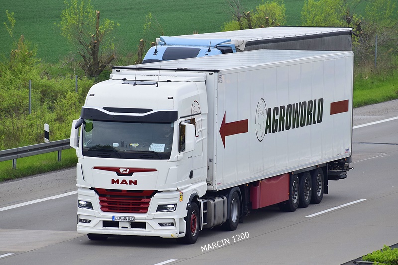 _DSC4027 AGROWORLD-crop-MAN TGX II.JPG