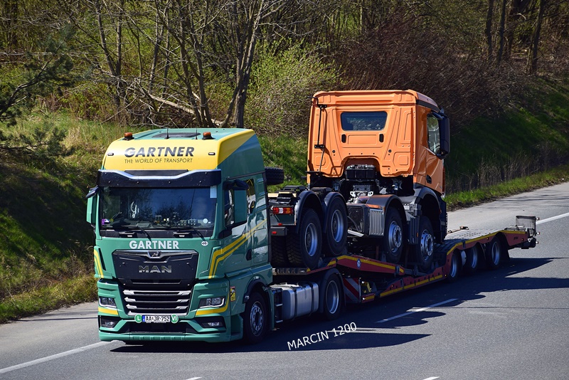 _DSC3572 GARTNER-crop-MAN TGX II.JPG
