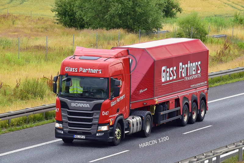 _DSC7090 Glass Partners-crop-SCANIA R460 NG.JPG