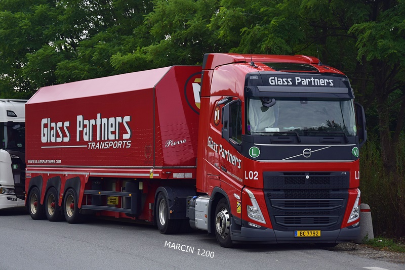 _DSC7192 GLASS PARTNERS-crop-VOLVO FHV.JPG