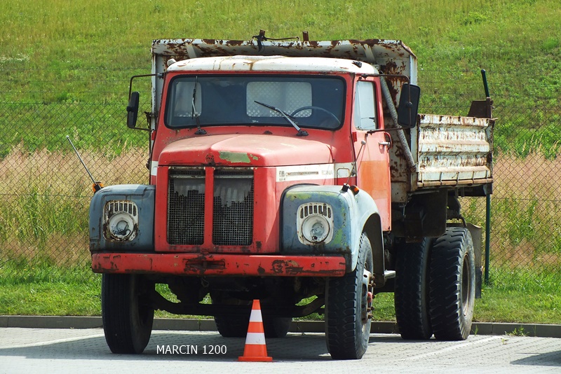 DSCF5947-crop-Scania 85.jpg