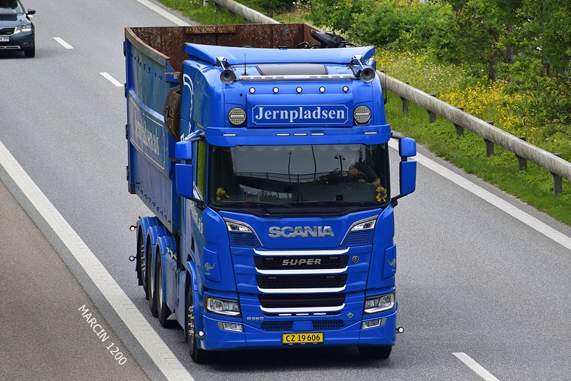 _DSC4743 JERNPLADSEN-crop-SCANIA R650 V8.JPG