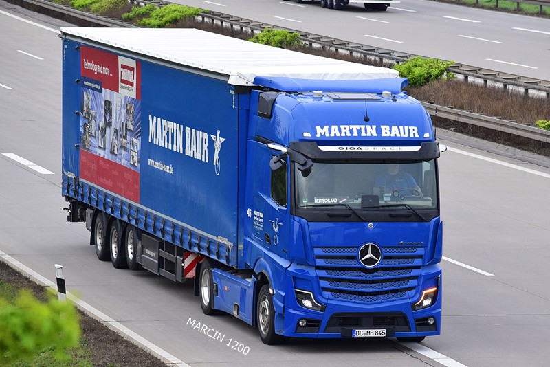 _DSC5372 MARTIN BAUR-crop.JPG