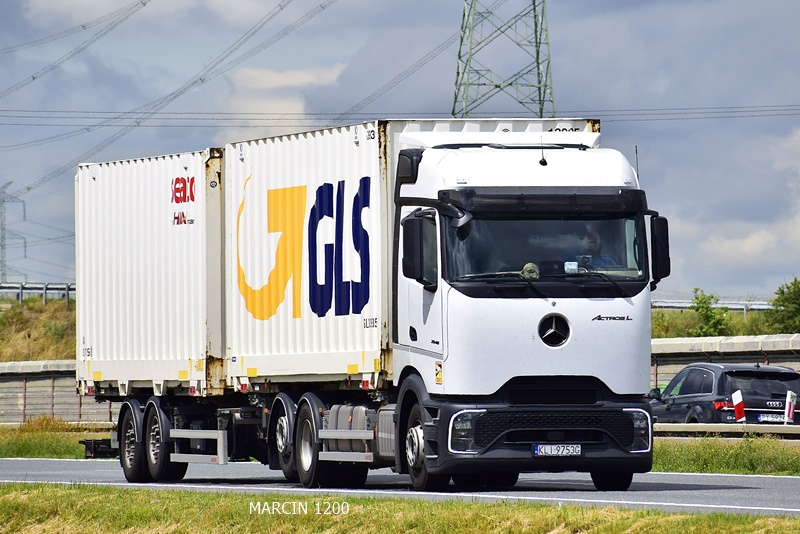 _DSC7661 NATANEK-crop-ActrosL ProCabin.JPG