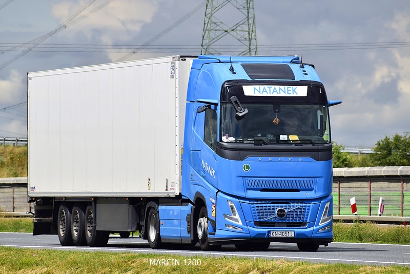 _DSC7663 NATANEK-crop-VOLVO FH AERO.JPG