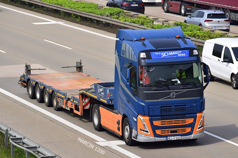 _DSC4564 SCHMIDT HEIDE-crop-VOLVO FH V.JPG