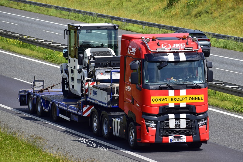 _DSC6477 JKG-crop-RENAULT RANGE-T EVO.JPG