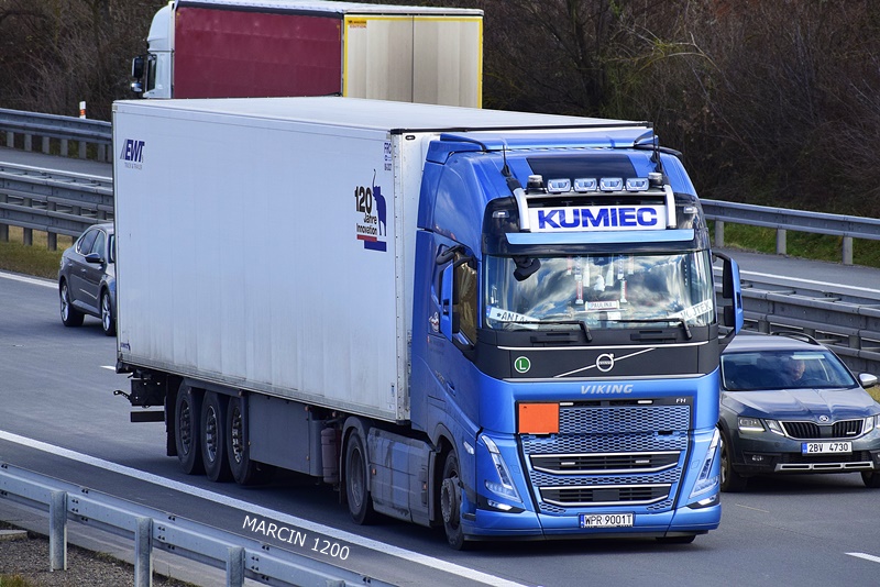 _DSC0515 KUMIEC-cropVOLVO FHV.JPG