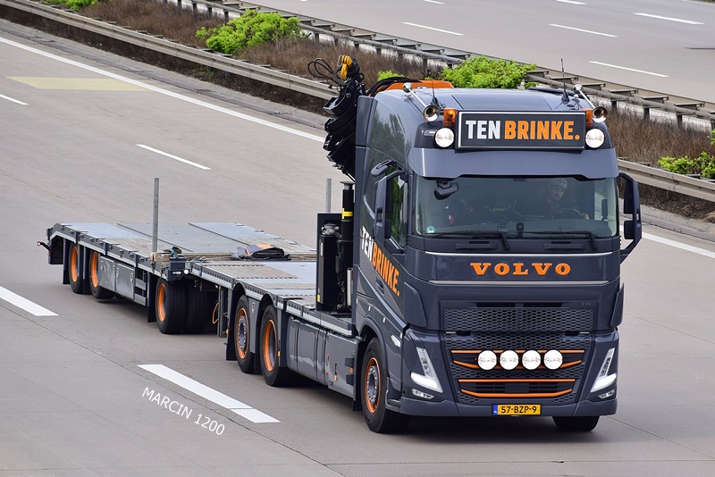 _DSC5671 TEN BRINKE.-crop-VOLVO FH V.JPG