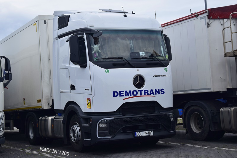 _DSC7756 DEMOTRANS-crop-ActrosL ProCabin.JPG