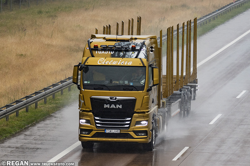 MAN TGX - Ciećwiera.jpg