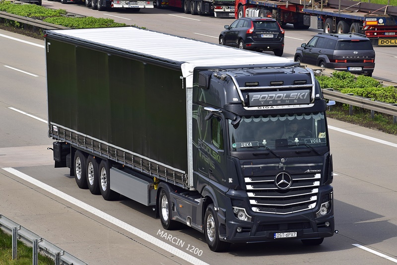 _DSC4581 PODOLSKI TRANS-crop-ACTROS MPV.JPG