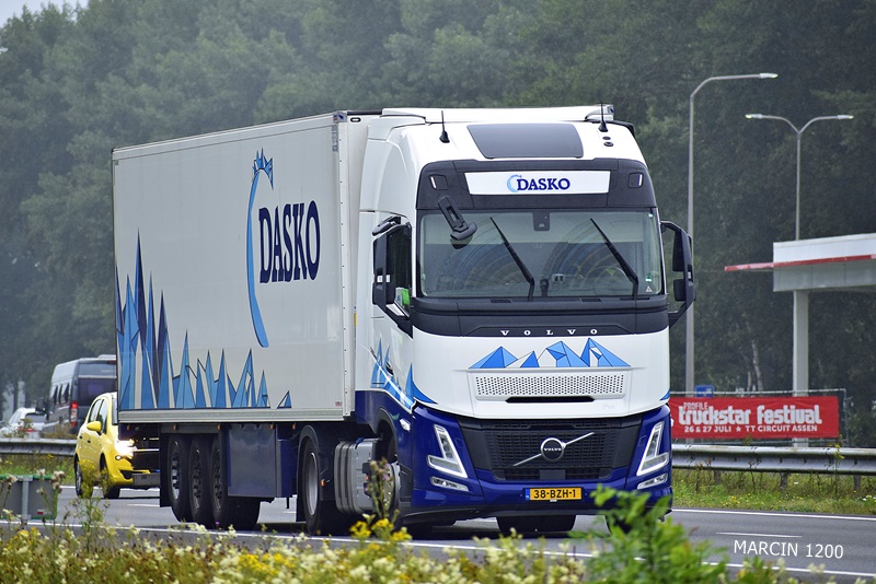 _DSC0559-crop-DASKO-VOLVO FH AERO.JPG