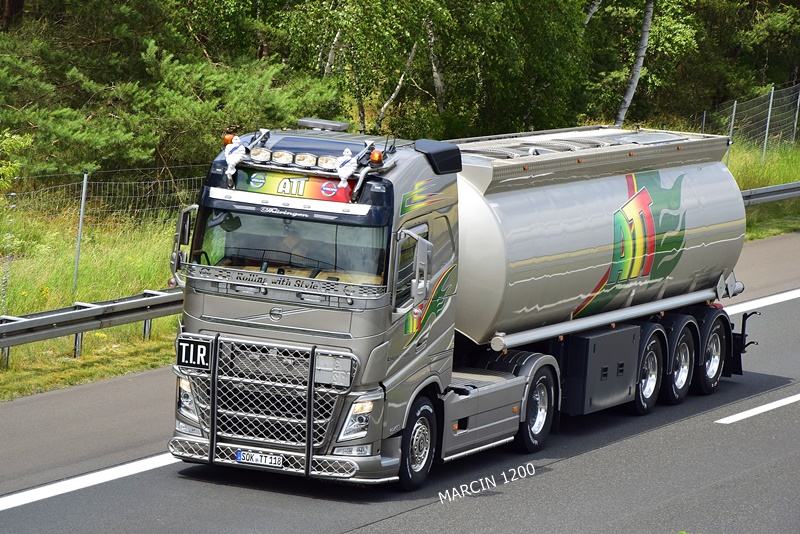 _DSC1832 ATT-crop-VOLVO FHIV.JPG