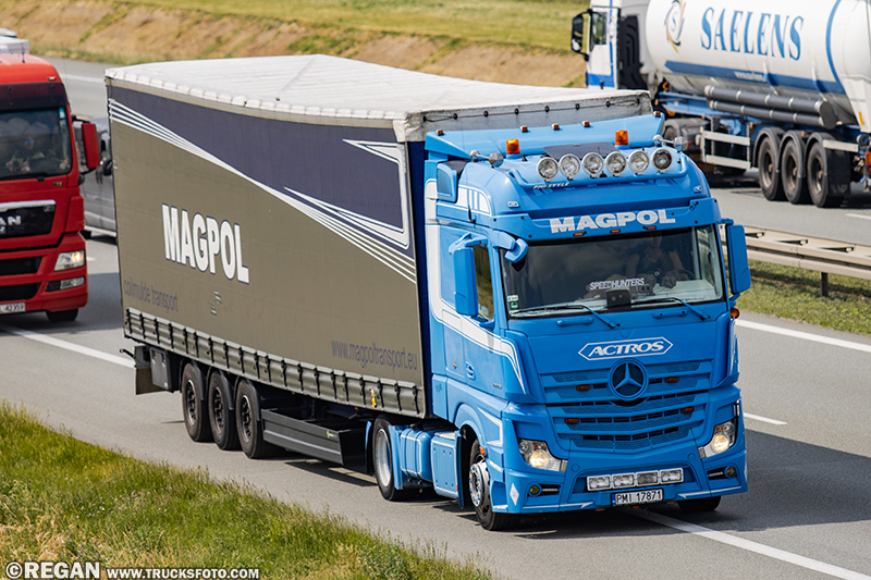 Mercedes-Benz Actros MP4 - Magpol.jpg