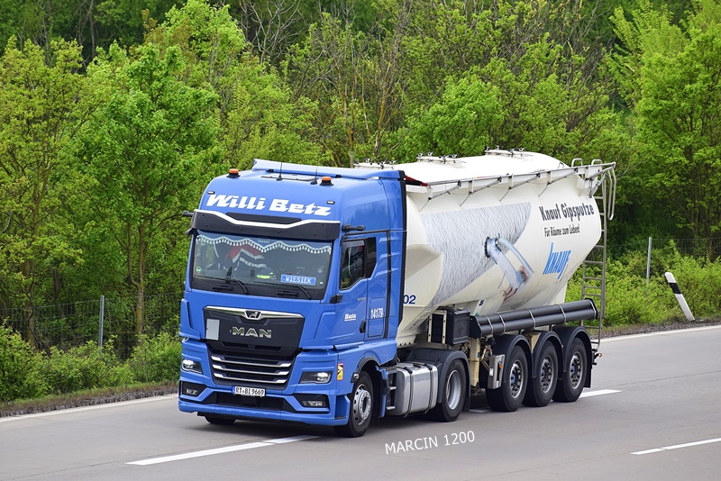 _DSC5576 WILLI BETZ-crop-MAN TGX II.JPG