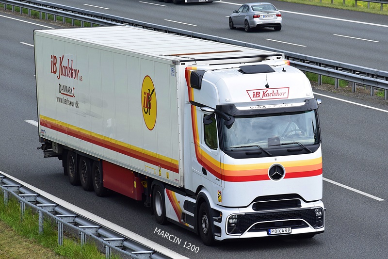 _DSC9346 IB KAR-crop-ActrosL ProCabin.JPG