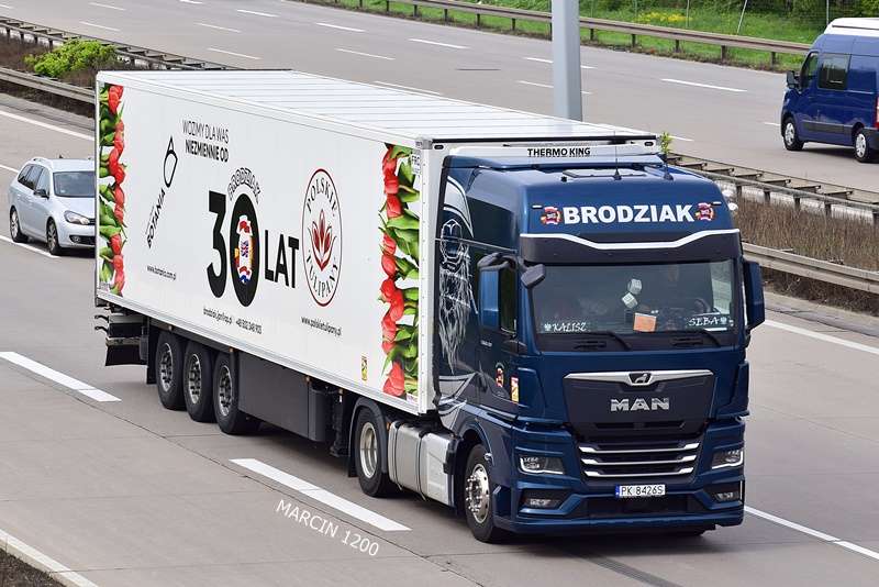 _DSC5705 BRODZIAK-crop-MAN TGX II.JPG