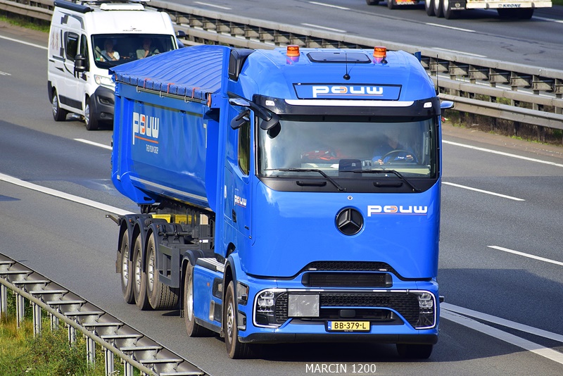 _DSC8419 POUW Pro-crop-ActrosL ProCabin.JPG