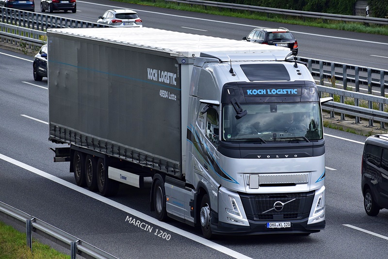 _DSC7797 KOCH LOGISTIC-crop-VOLVO FH AERO-KRONE.JPG