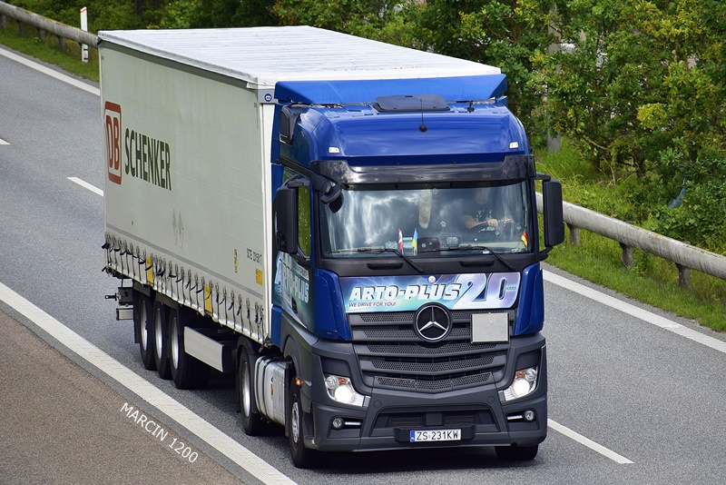 _DSC4419 ARTO-PLUS-crop-Mercedes-Benz Actros MP4.JPG