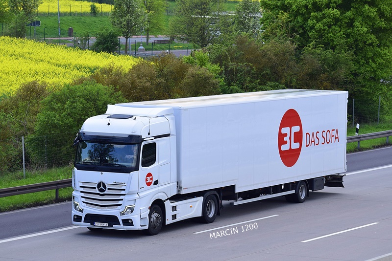_DSC5132 3C DAS SOFA-crop-Mercedes-Benz Actros L MP5.JPG