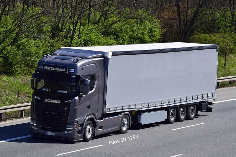 _DSC3558 BARTKOWIAK-crop-SCANIA S.JPG