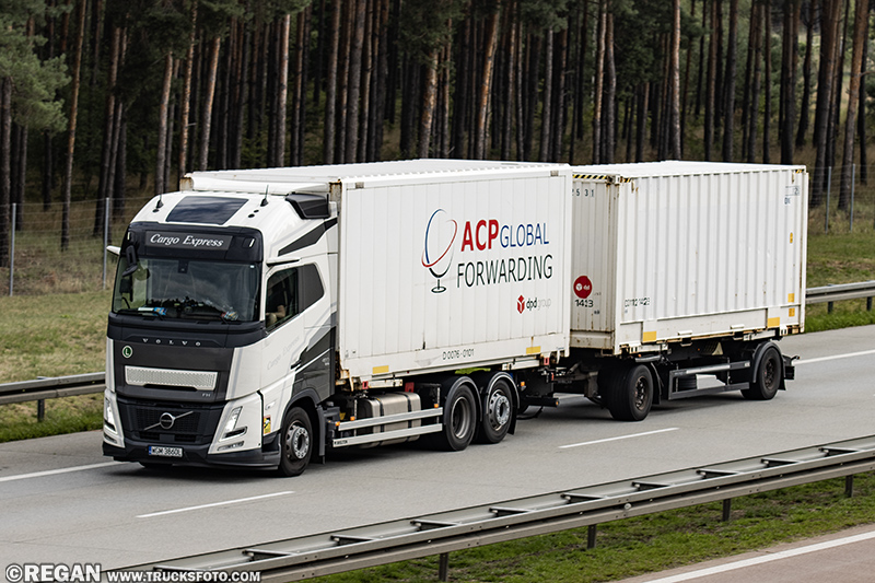 Volvo FH Aero - Cargo Express.jpg