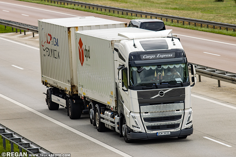 Volvo FH5 - Cargo Express.jpg