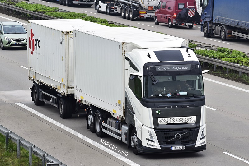 _DSC4156 CARGO EXPRESS-crop-VOLVO FH AERO.JPG