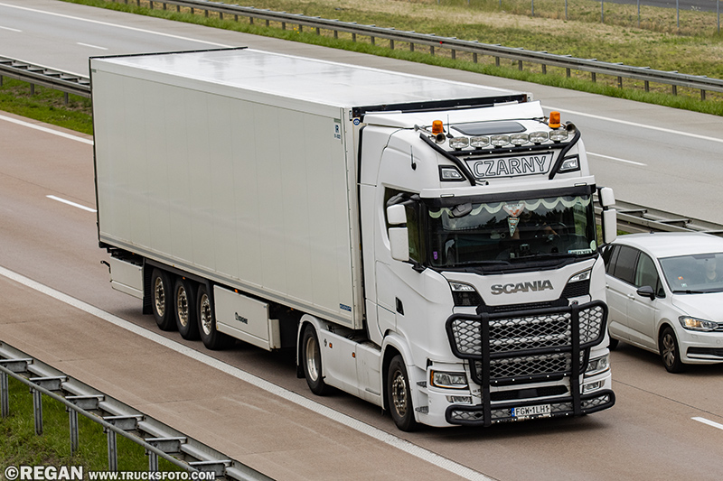 Scania S520 V8 - Czarny.jpg
