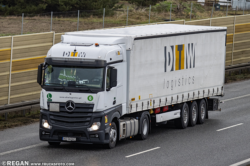 Mercedes-Benz Actros MP4 - DTW Logistic.jpg