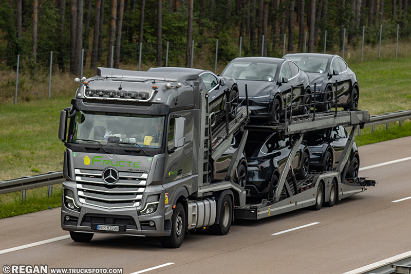 Mercedes-Benz Actros L Fructe.jpg