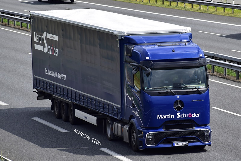 _DSC9156 MARTIN SCHRODER-crop-martin schröder-ActrosL ProCabin.JPG