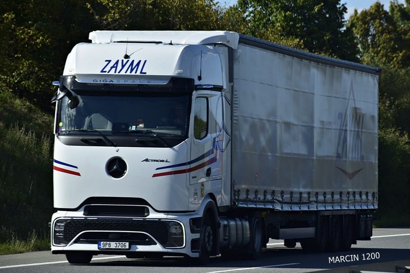 _DSC1839 ZAYML-crop-ActrosL ProCabin.JPG