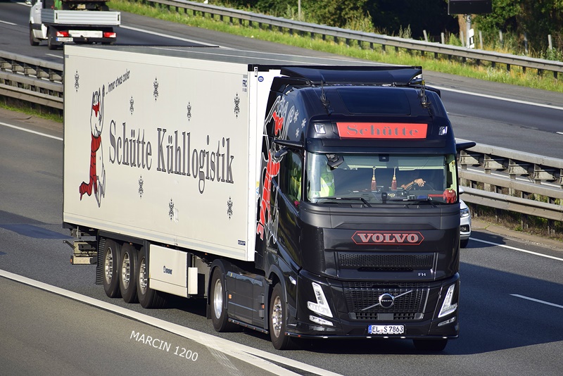 _DSC8391 SCHUTTE-crop-VOLVO FH AERO.JPG