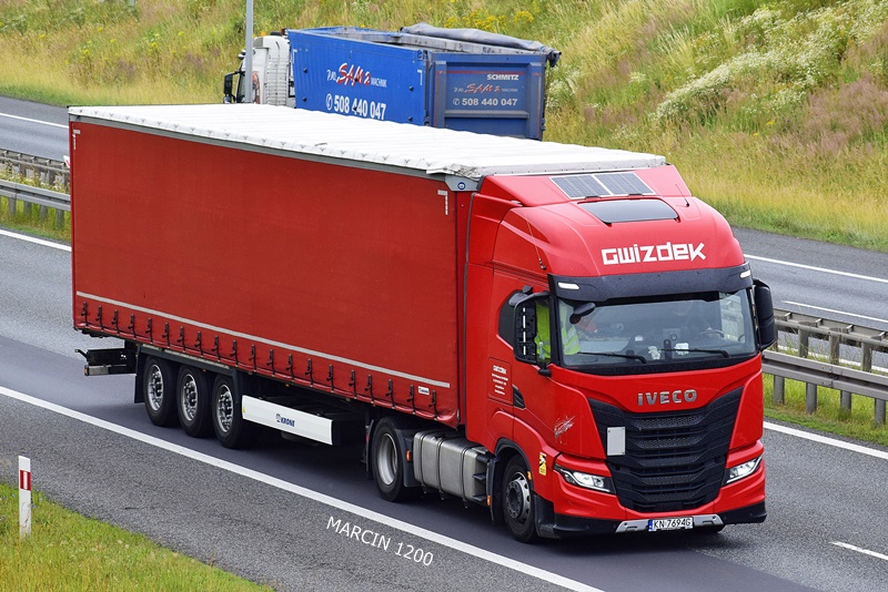 _DSC00011 (1048)-crop-GWIZDEK-IVECO S-WAY-KRONE.JPG