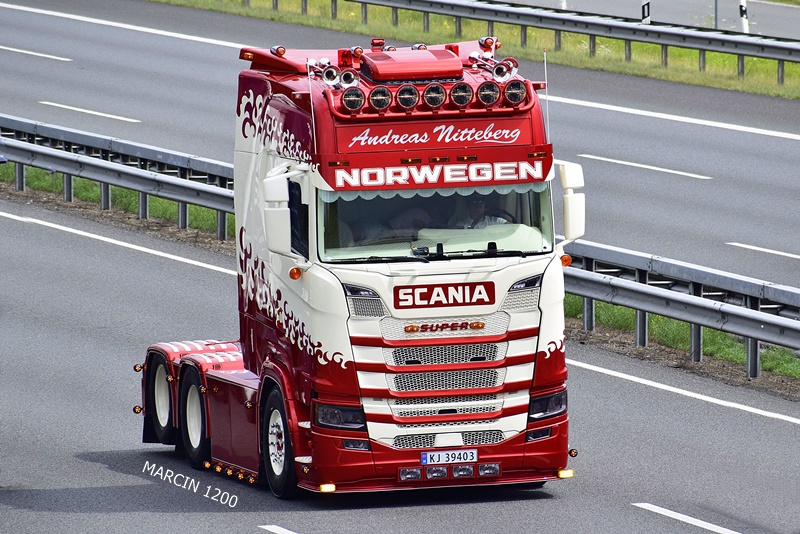 _DSC9132 Andreas Nitteberg-crop-SCANIA S V8.JPG