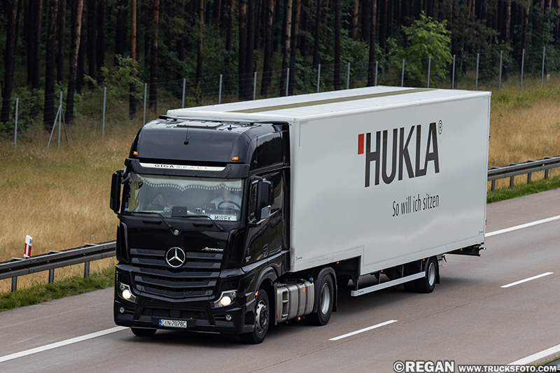 Mercedes-Benz Actros - Hukla.jpg