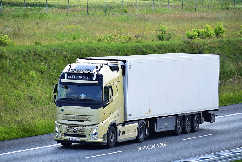 _DSC6289 HUBO-crop-VOLVO FH AERO.JPG
