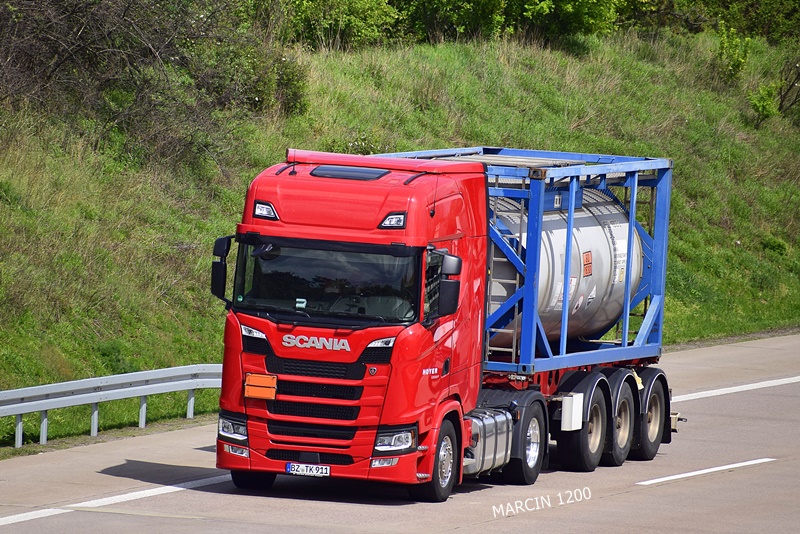 _DSC1956 HOYER-crop-SCANIA S.JPG