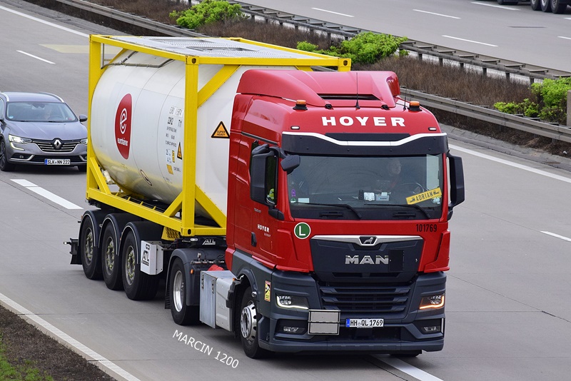 _DSC5325 HOYER-crop-MAN TGX II.JPG