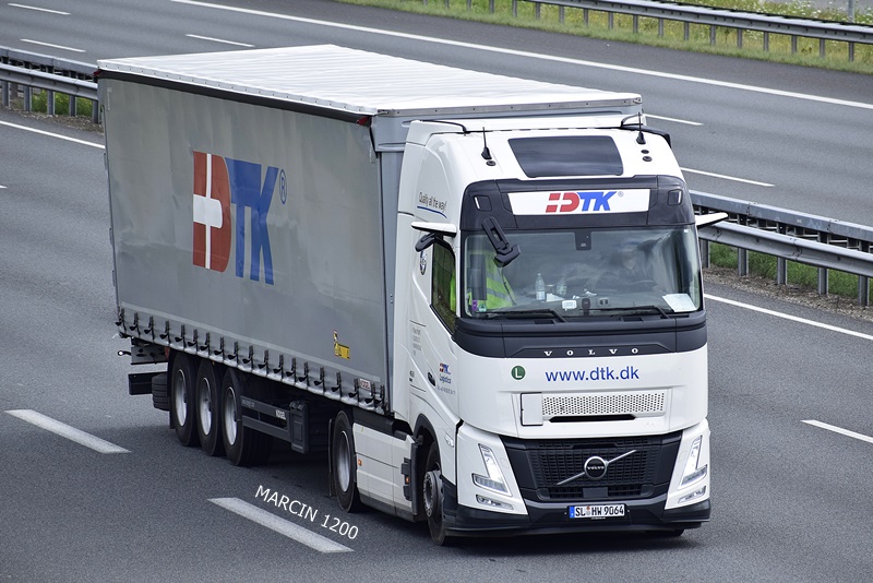 _DSC8940 DTK-crop-VOLVO FH AERO.JPG